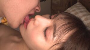 社飲みでつぶれた同僚をお持ち帰りしてドロ酔い性交。ボクを彼氏だと思っているらしく濃厚ベロチュウし放題でまさかの生ハメOK！ピストン中に酔い冷めしたけどお互いイク寸前の腰振りを止められずそのまま朝まで中出し！