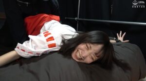 【くすぐり】「巫女さんややちゃんの身体をくすぐりマッサージ! 最後はうつ伏せ拘束で大笑い!」WAKA-077琥珀やや 6