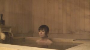 夜道で釣れたのは色白スレンダーの極上美魔女！ねっとりとした一夜限りの情事。