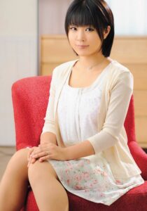 ショートカットの若妻が若い男におしりも捧げる！