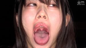 【激レア】「超貴重な口内・歯・のどちんこ観察＆小魚咀嚼巨大女プレイ！」甘井くるみ