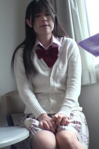 おとなしい女〇〇生が顔をゆがめる強引セックス